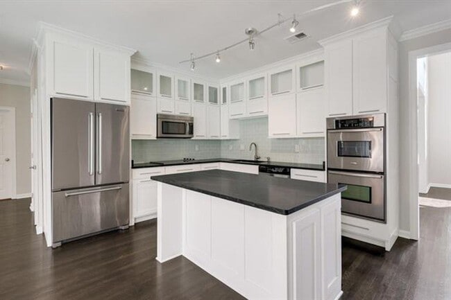 Building Photo - 1521 Wyndham Cove