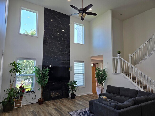 Building Photo - 329 Dovetail Dr