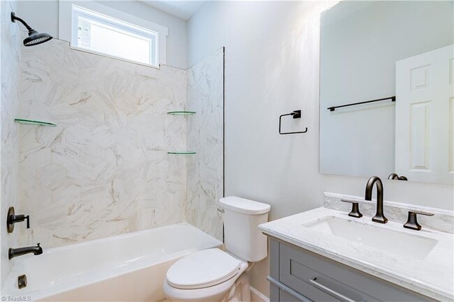 Building Photo - 6 Teaberry Ct