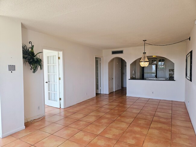 Building Photo - 6218 Palma Del Mar Blvd S