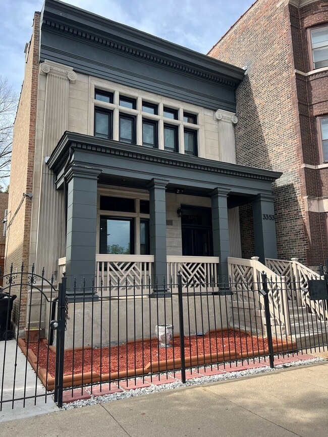 Primary Photo - 3353 W Warren Blvd
