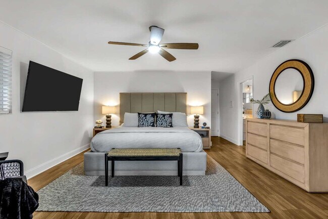 Building Photo - 2004 NE 17th Way