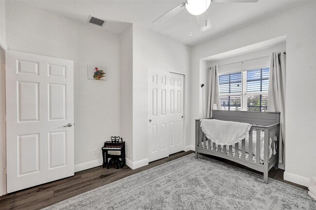 Building Photo - 228 SW 6th Ct