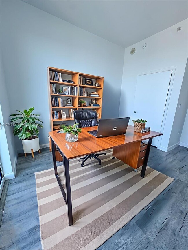 Building Photo - 1900 N Bayshore Dr