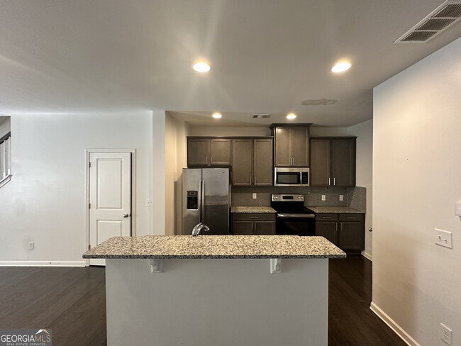 Building Photo - 882 Ambient Way