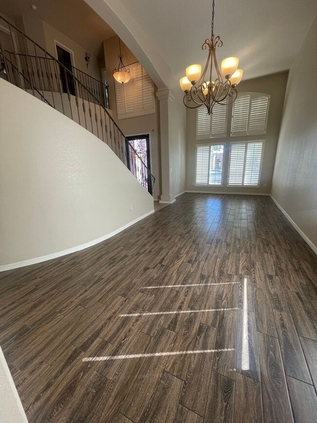 Building Photo - Lovely Spacious 4 Bedroom Home w/office space in Rinconada Area