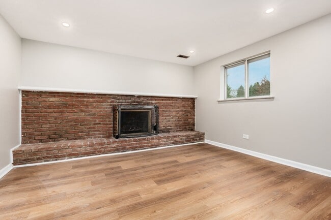 Building Photo - 2652 Landsburn Dr