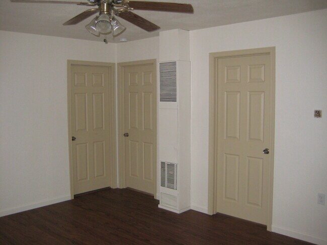 Building Photo - 121 NE Long St