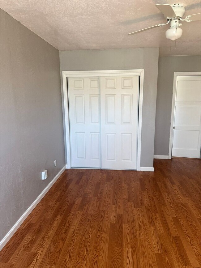 Building Photo - 1/2 off 1st Months Rent!!!!