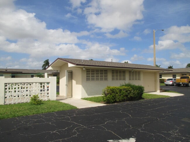 Building Photo - 2951 Ashley Dr W