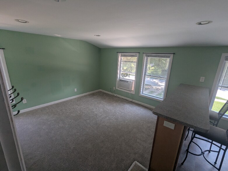 Building Photo - 525 Parkdale Ave