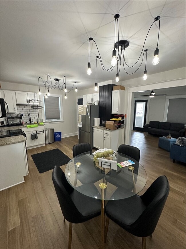 Building Photo - 1890 Clifford Ave