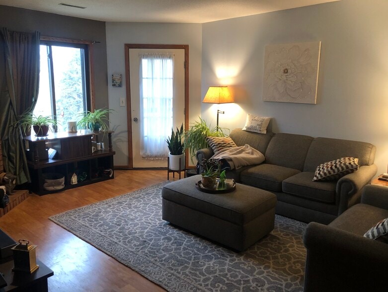 Living room with door to private deck - 2050 Holiday Rd
