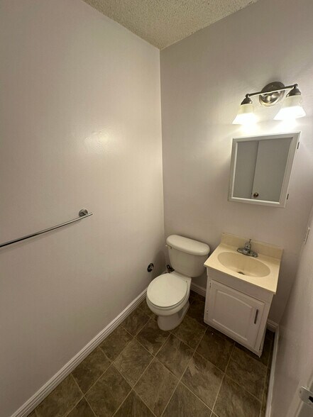 Building Photo - 1906 Pelham Ave