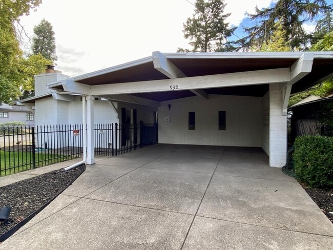 Primary Photo - 930 Reddy Ave