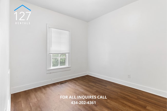 Building Photo - Spacious 3-Bedroom Apartment with Modern U...