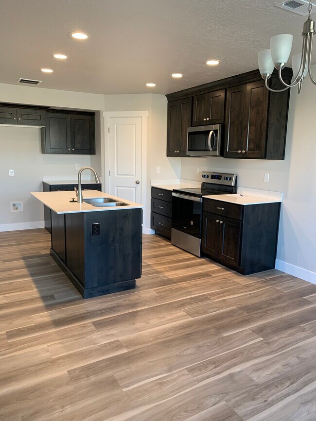 Building Photo - 70 E Ginger Gold Rd