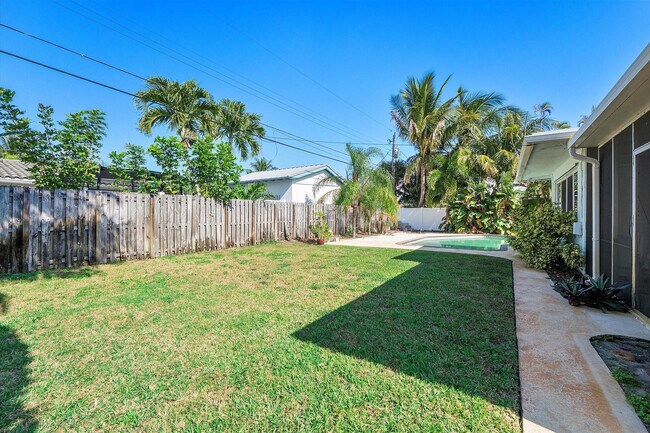 Building Photo - 1353 SE 7th Ct