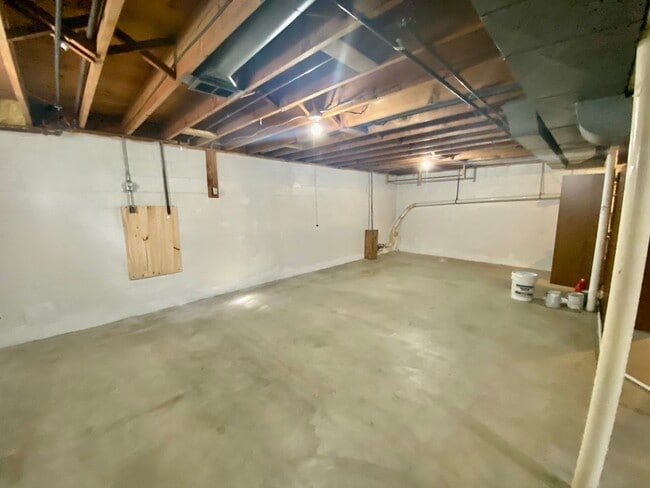 Building Photo - Cute Cape Cod in Forest Hills