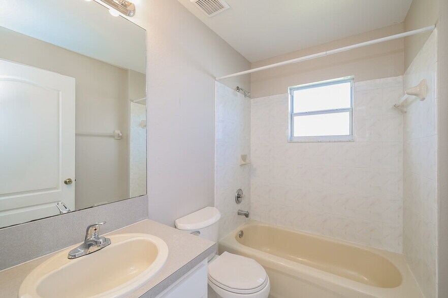 Building Photo - 519 Dove Ct