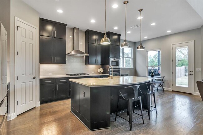 Building Photo - 7100 Trissino Dr