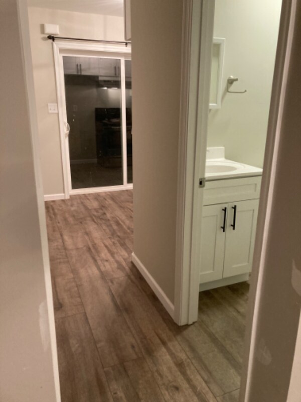 Building Photo - 1050 Stonybridge or Stoneybridge Dr