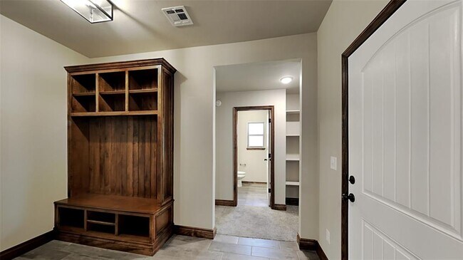 Building Photo - 7055 Richardson Ct