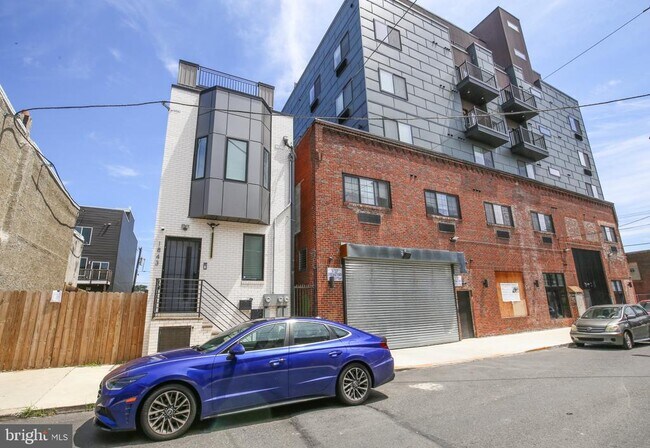 Building Photo - 1843 E Hazzard St