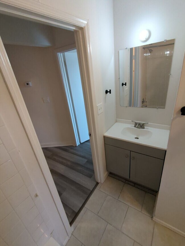 Building Photo - 2015 Duncan Ave