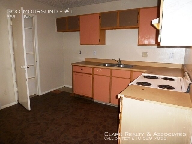 Building Photo - 300 Moursund Blvd. #1, San Antonio, TX. 78221