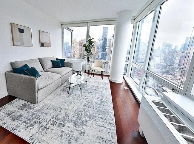 Building Photo - 620 W 42nd St