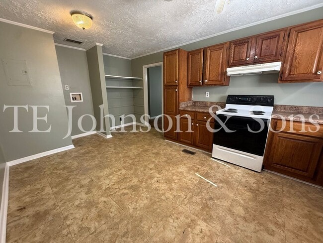 Building Photo - Charming 4 Bedroom in Winston Salem