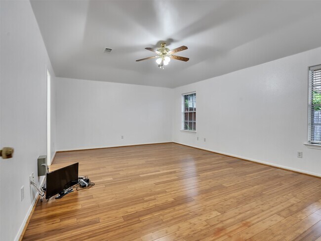 Building Photo - 7211 Canda Ln