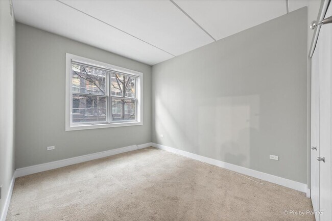 Building Photo - 873 N Larrabee St