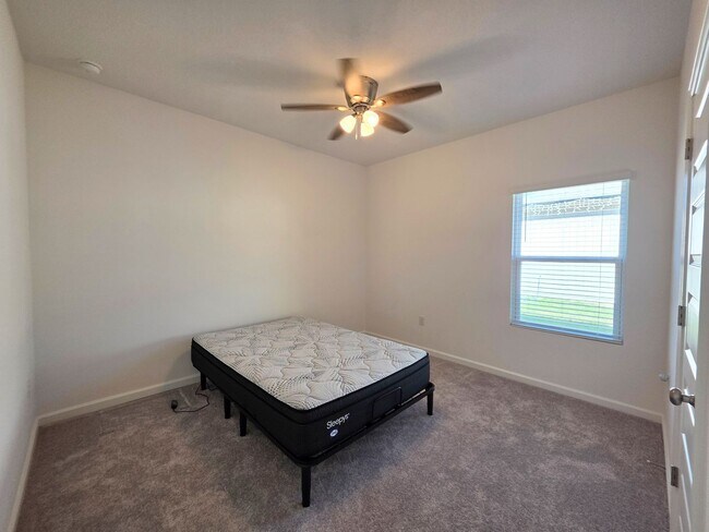 Building Photo - 3BR/2BA home with internet included