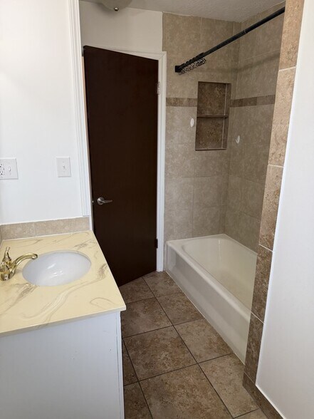 Building Photo - 1014 N 300 W