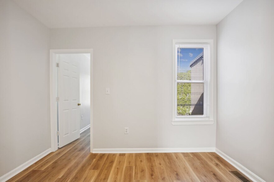 Building Photo - 1110 3rd St NE