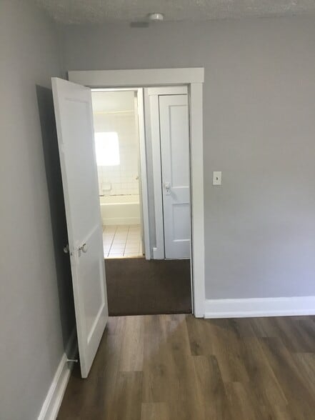 Building Photo - 1705 W 15th St