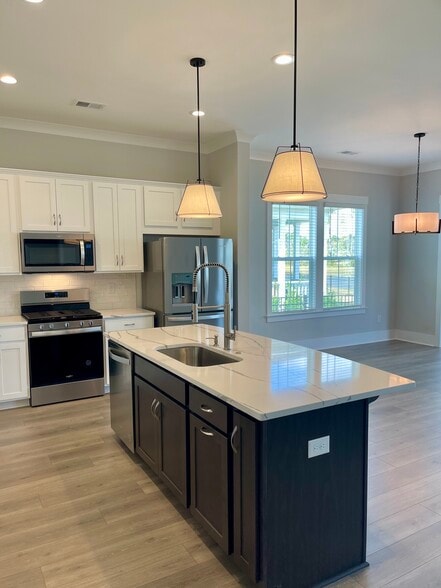 Building Photo - 2034 Comradery Wy