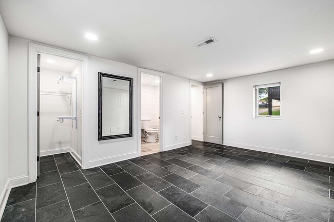 Building Photo - 562 Neelys Bend Rd