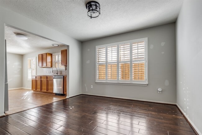 Building Photo - 7231 Winter Song Dr