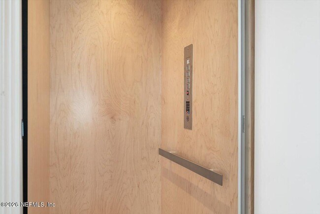 Building Photo - 114 12th Ave S