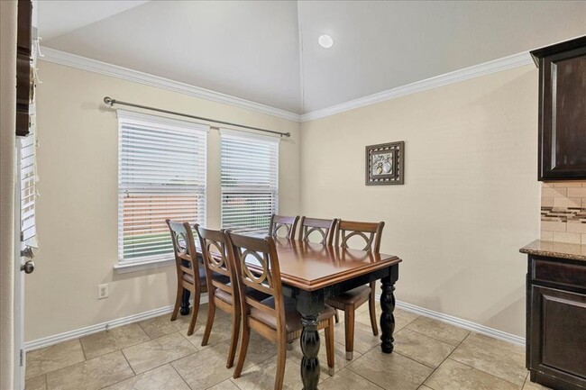 Building Photo - 300 Briar Park Dr