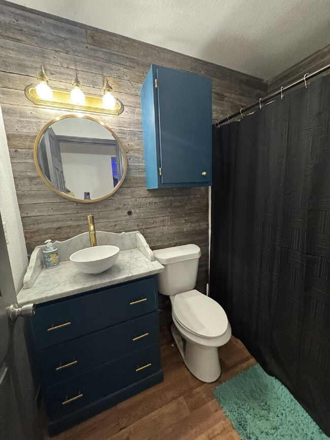 Building Photo - Charming 3 bedroom 2 bath!