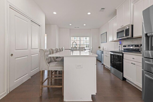 Building Photo - 940 Society Cir