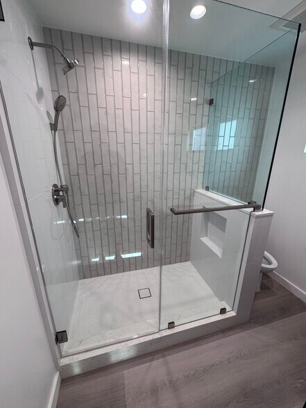 Bathroom shower - 2408 Highland Ave