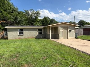 Building Photo - Nice size 2 bedroom for rent