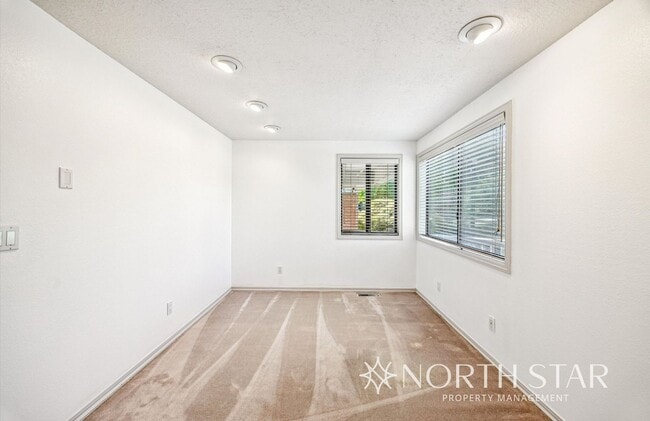 Building Photo - Charming One-Level Home on a Quiet Cul-de-...