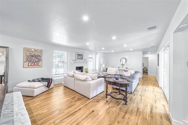 Building Photo - 5837 Clendenin Ave