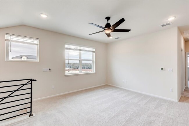 Building Photo - 2008 Kit Cir